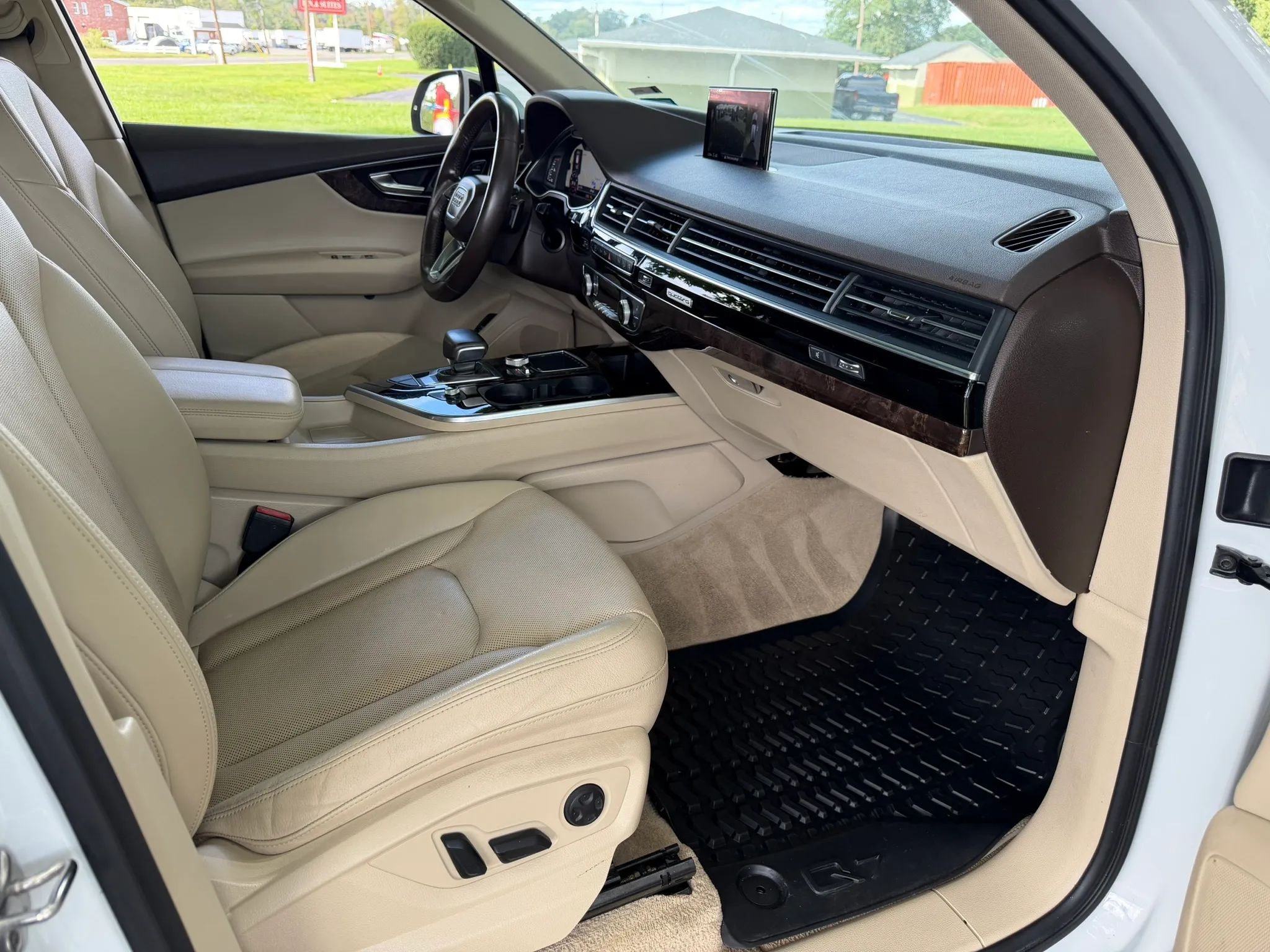 2017 Audi Q7 3.0T Premium Plus photo 24