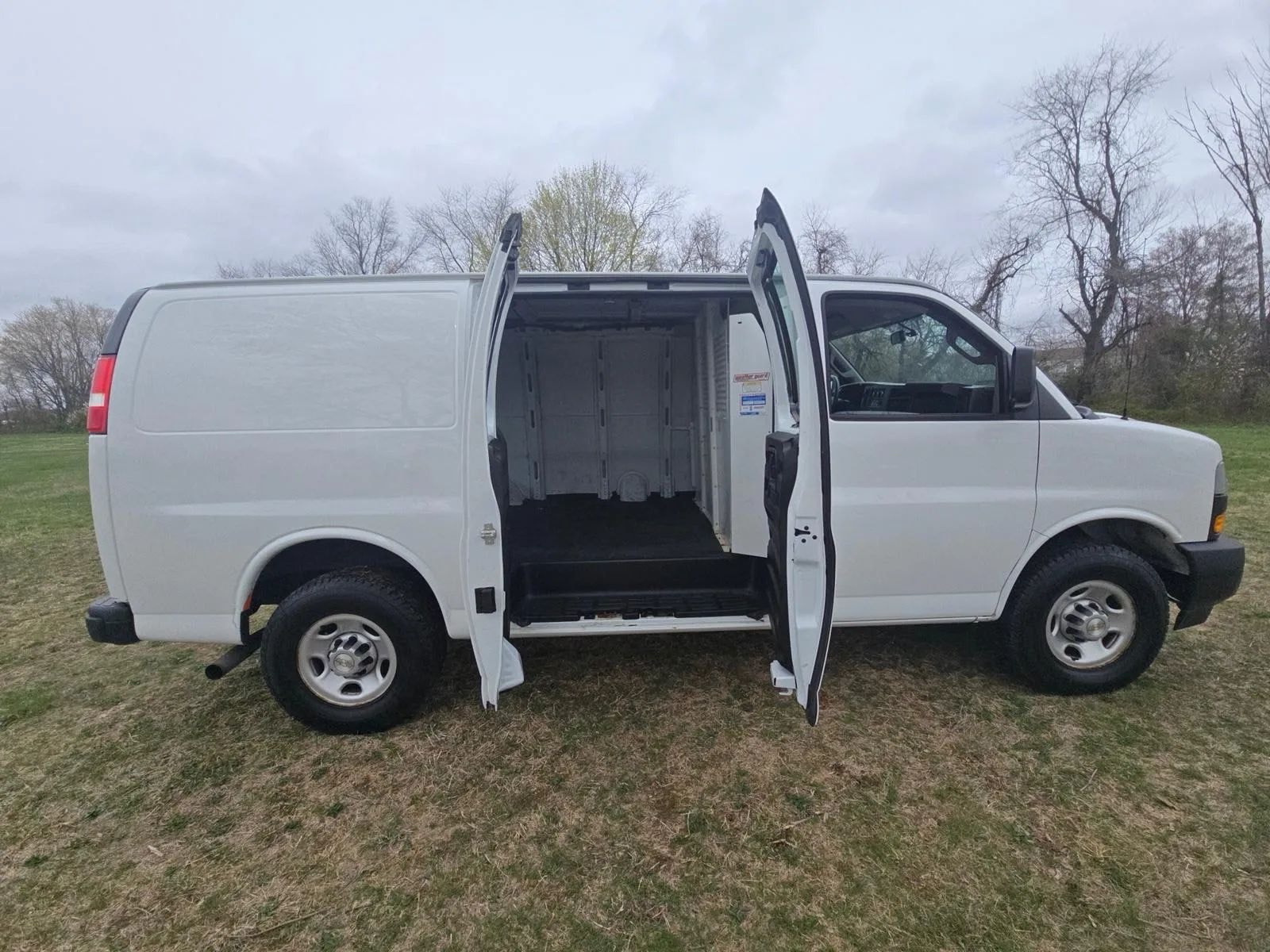 2021 Chevrolet Express 2500 Cargo photo 11