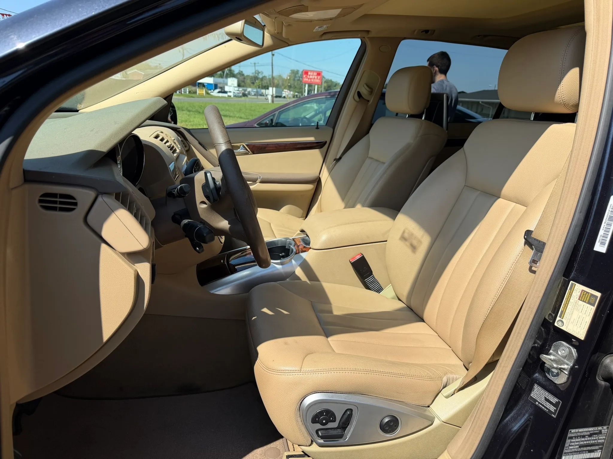 2010 Mercedes-Benz R350 4MATIC photo 10