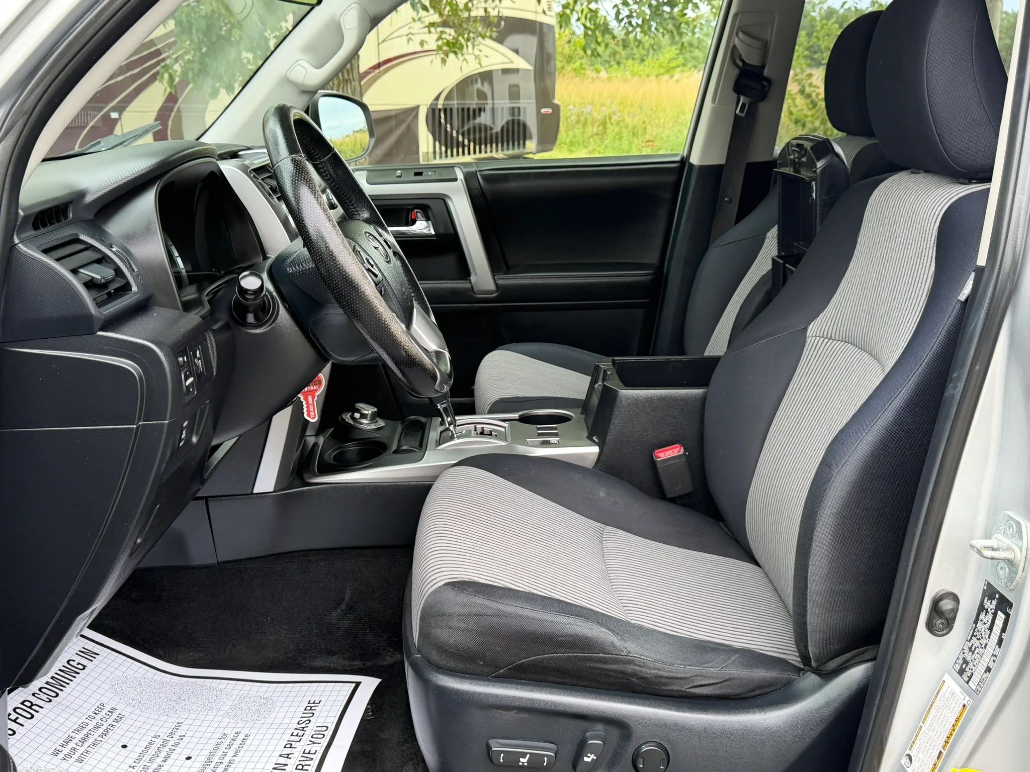2014 Toyota 4Runner SR5 photo 13