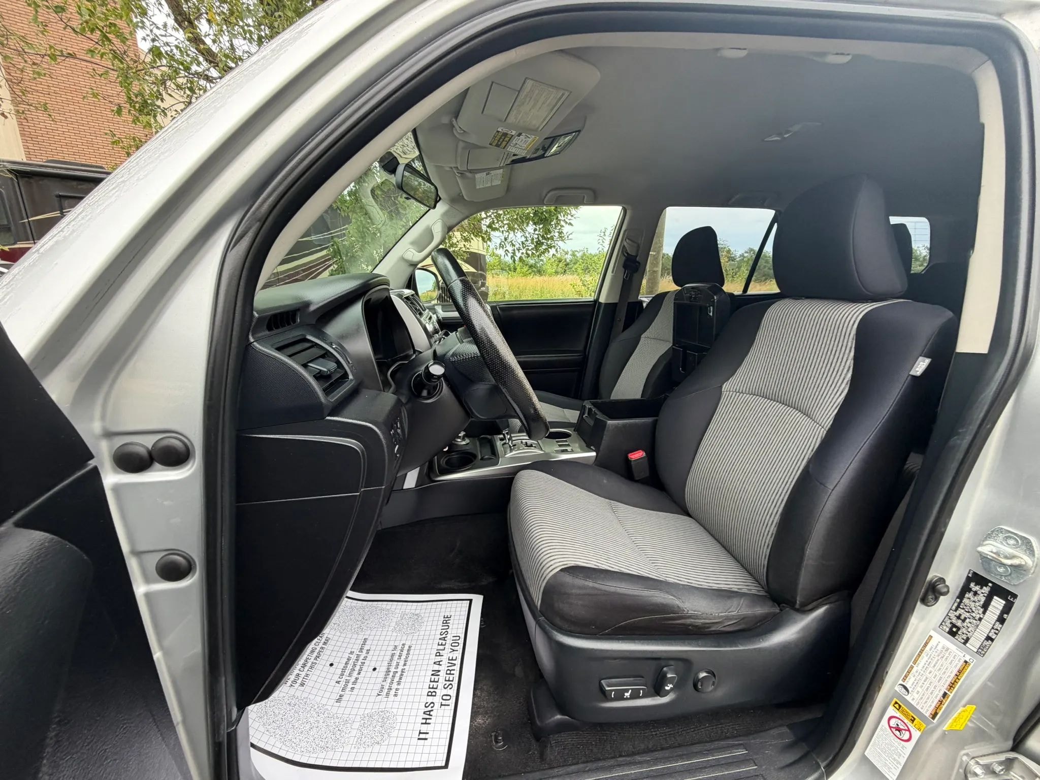 2014 Toyota 4Runner SR5 photo 14