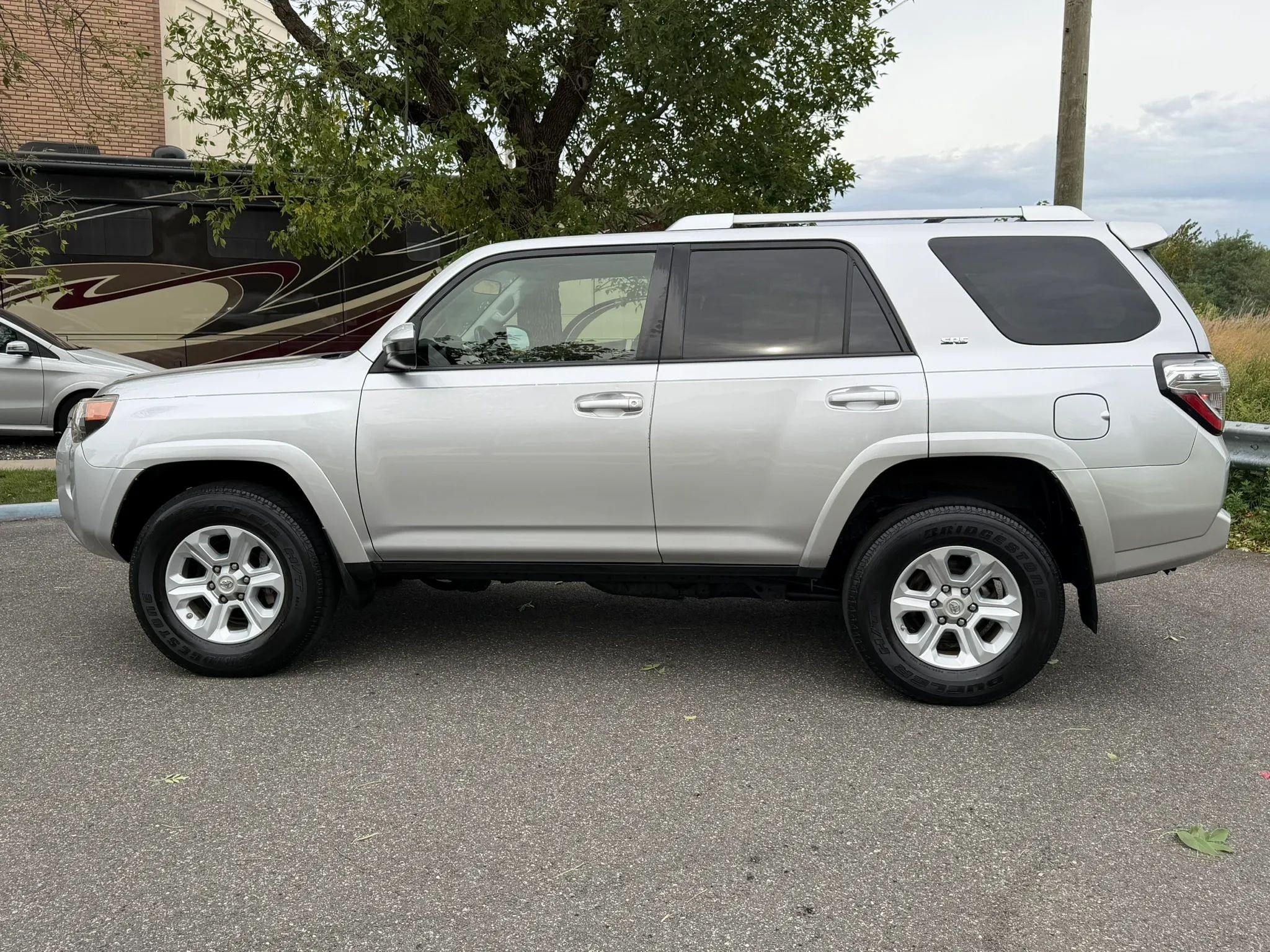 2014 Toyota 4Runner SR5 photo 4