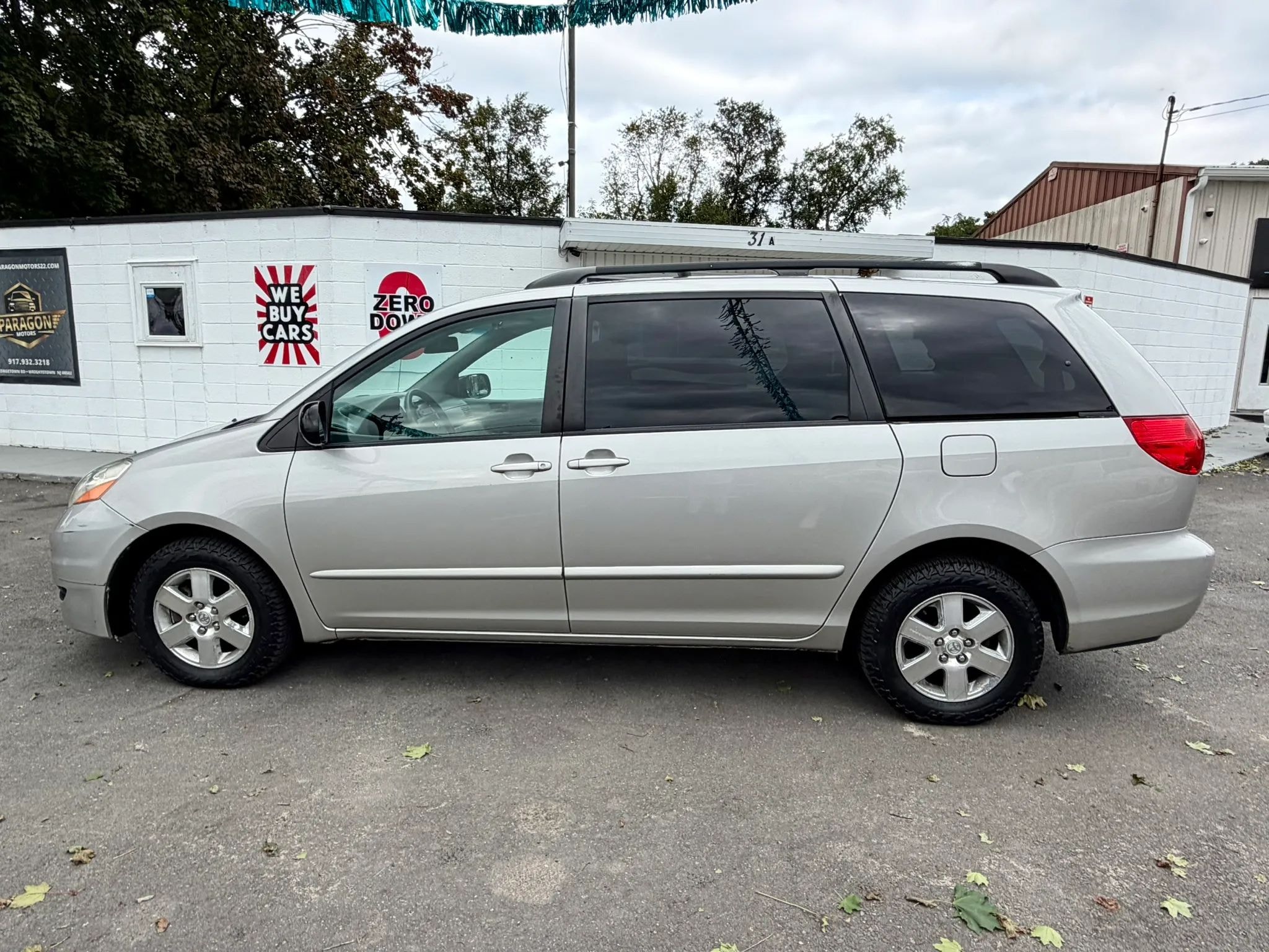 2009 Toyota Sienna LE photo 10