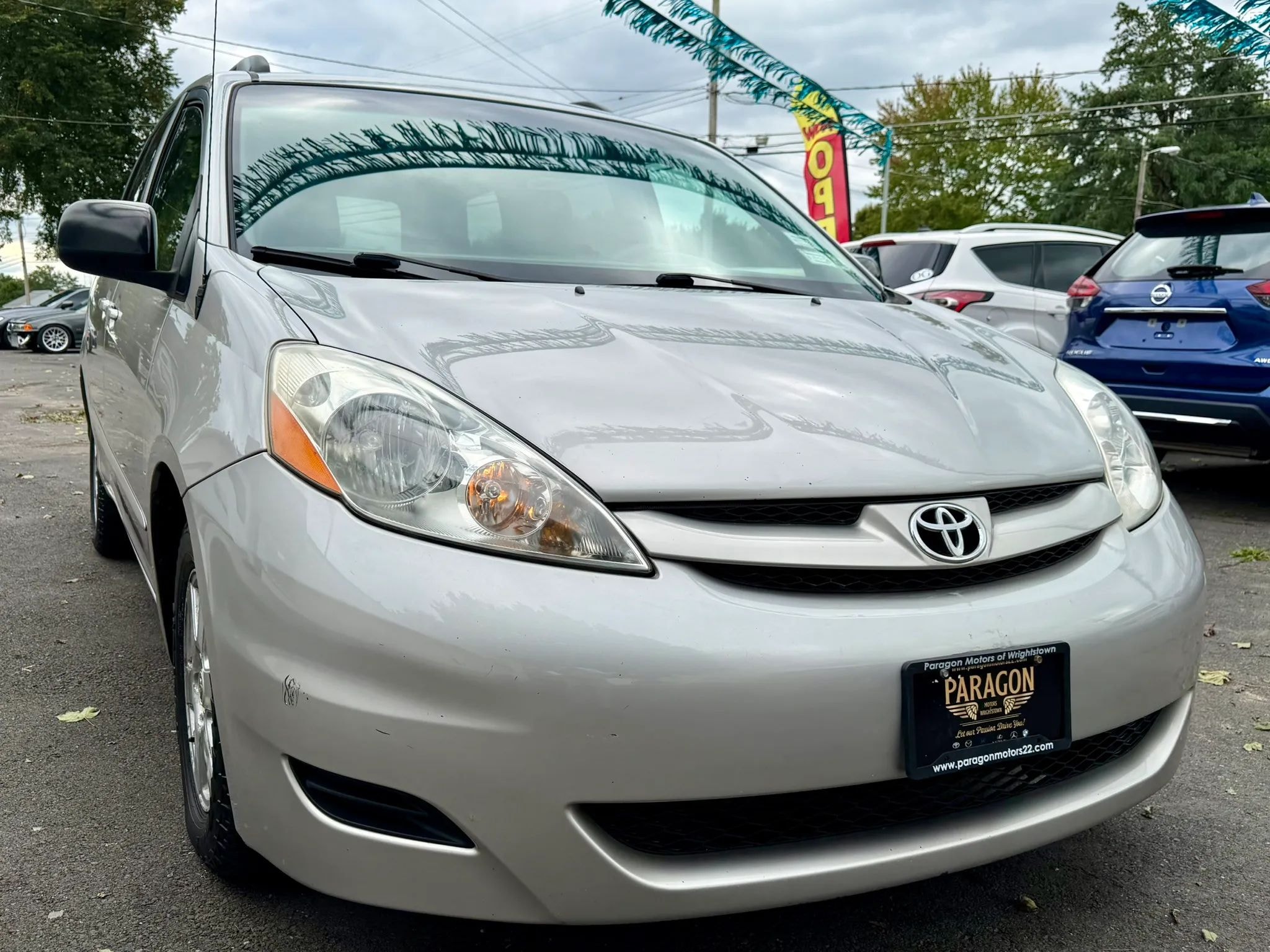 2009 Toyota Sienna LE photo 11