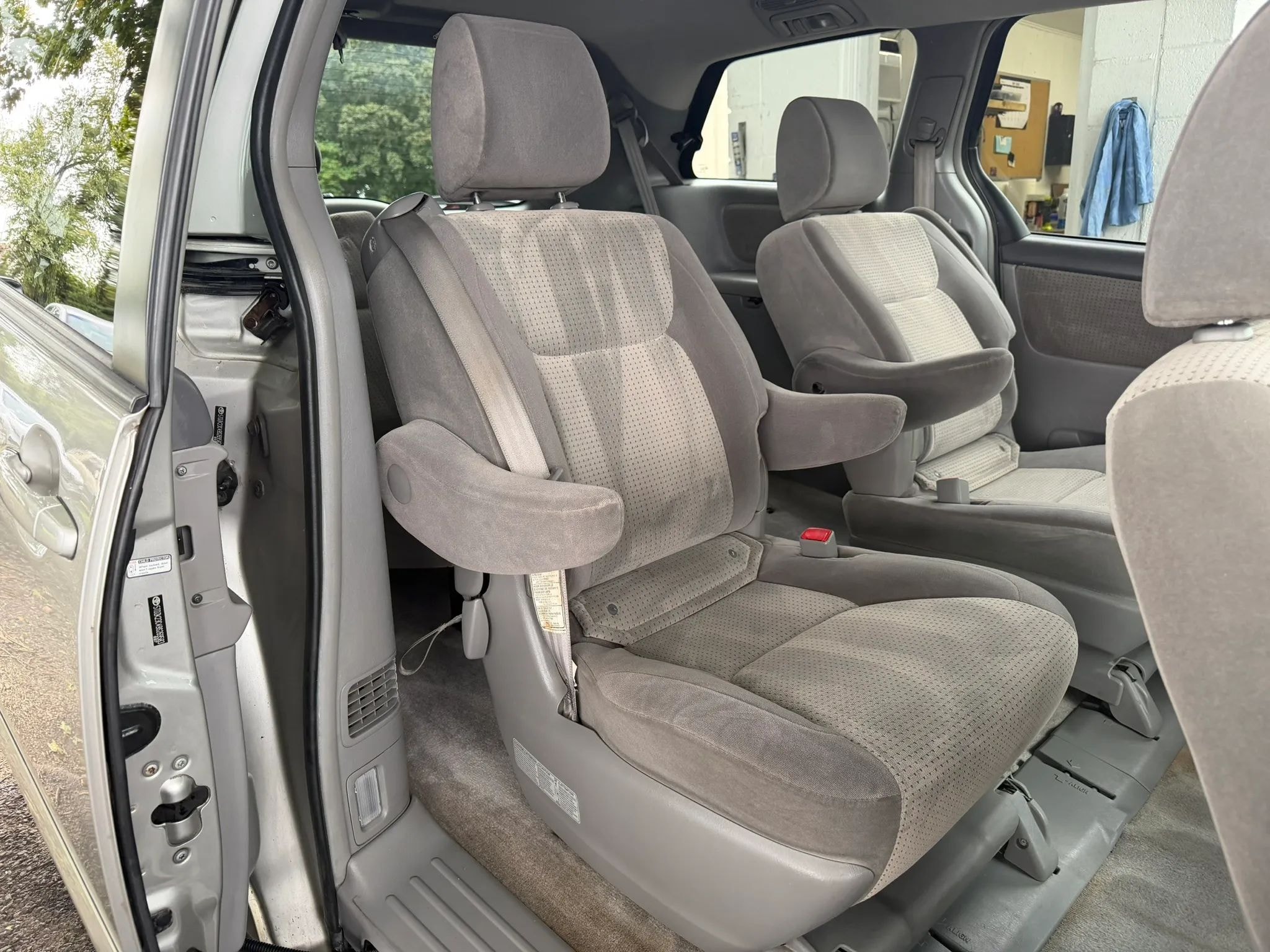 2009 Toyota Sienna LE photo 16