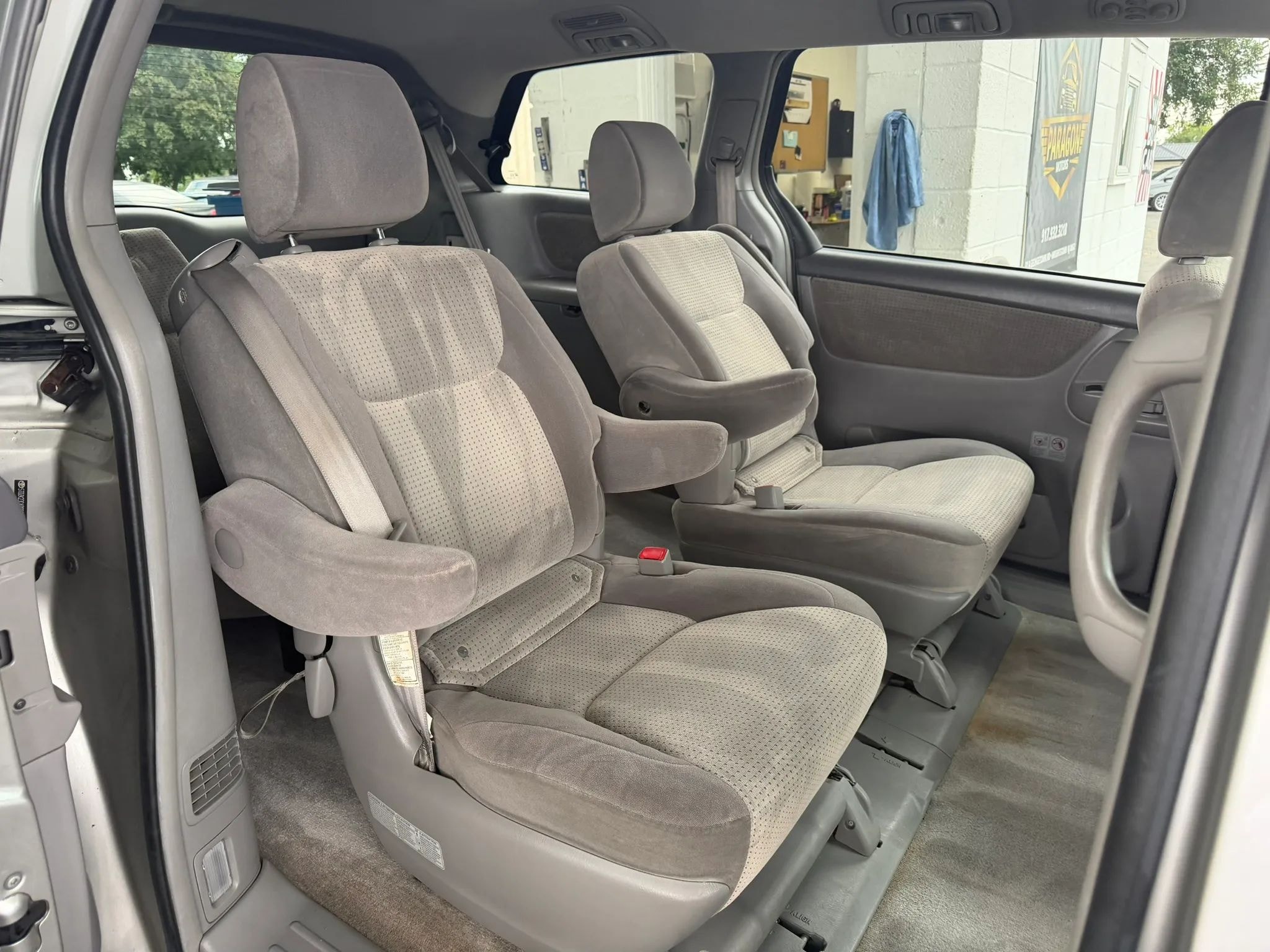 2009 Toyota Sienna LE photo 17