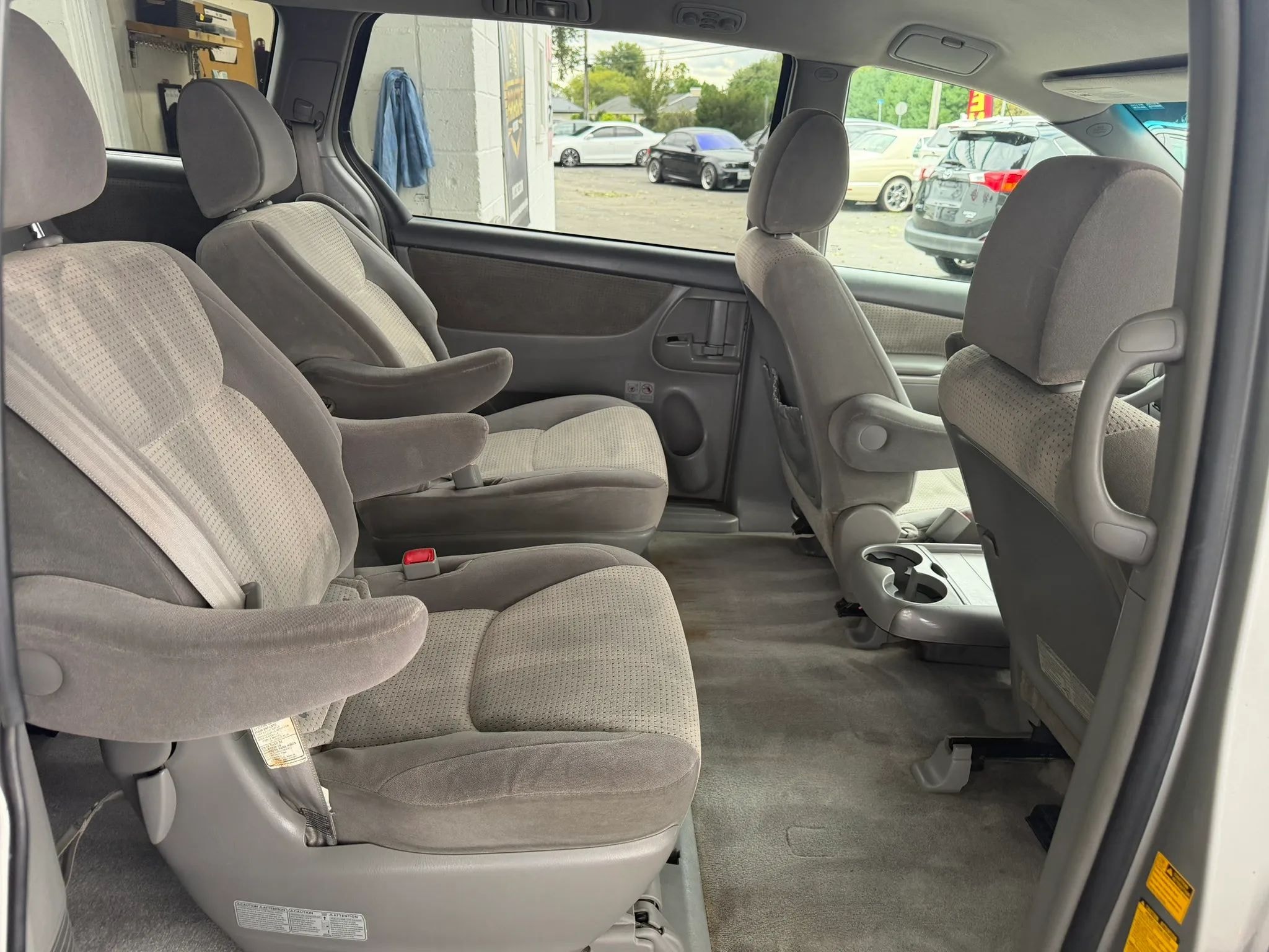 2009 Toyota Sienna LE photo 18
