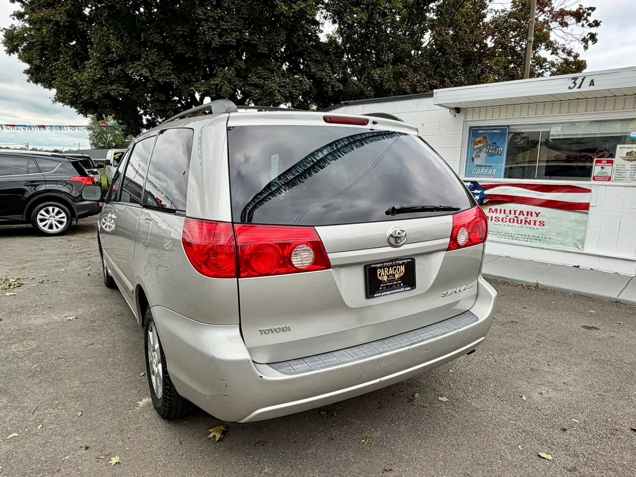 2009 Toyota Sienna LE photo 3