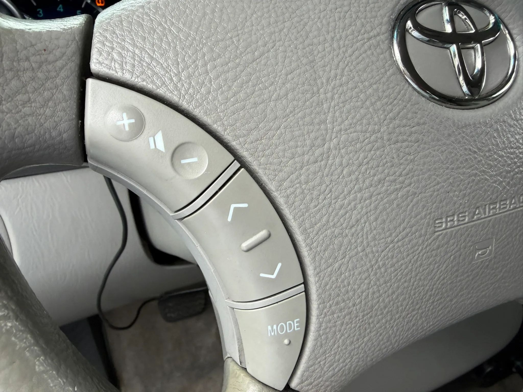 2009 Toyota Sienna LE photo 25