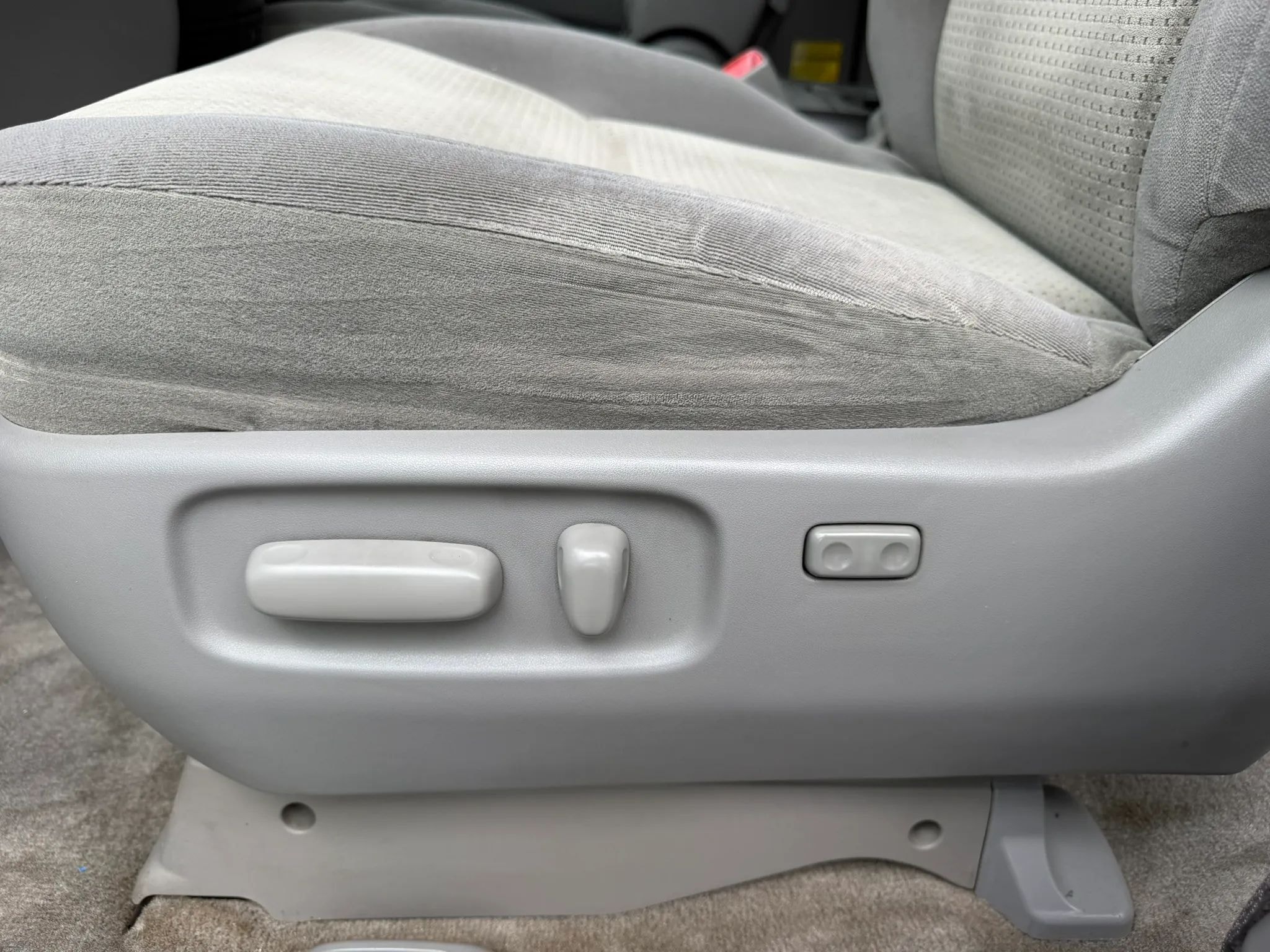 2009 Toyota Sienna LE photo 30