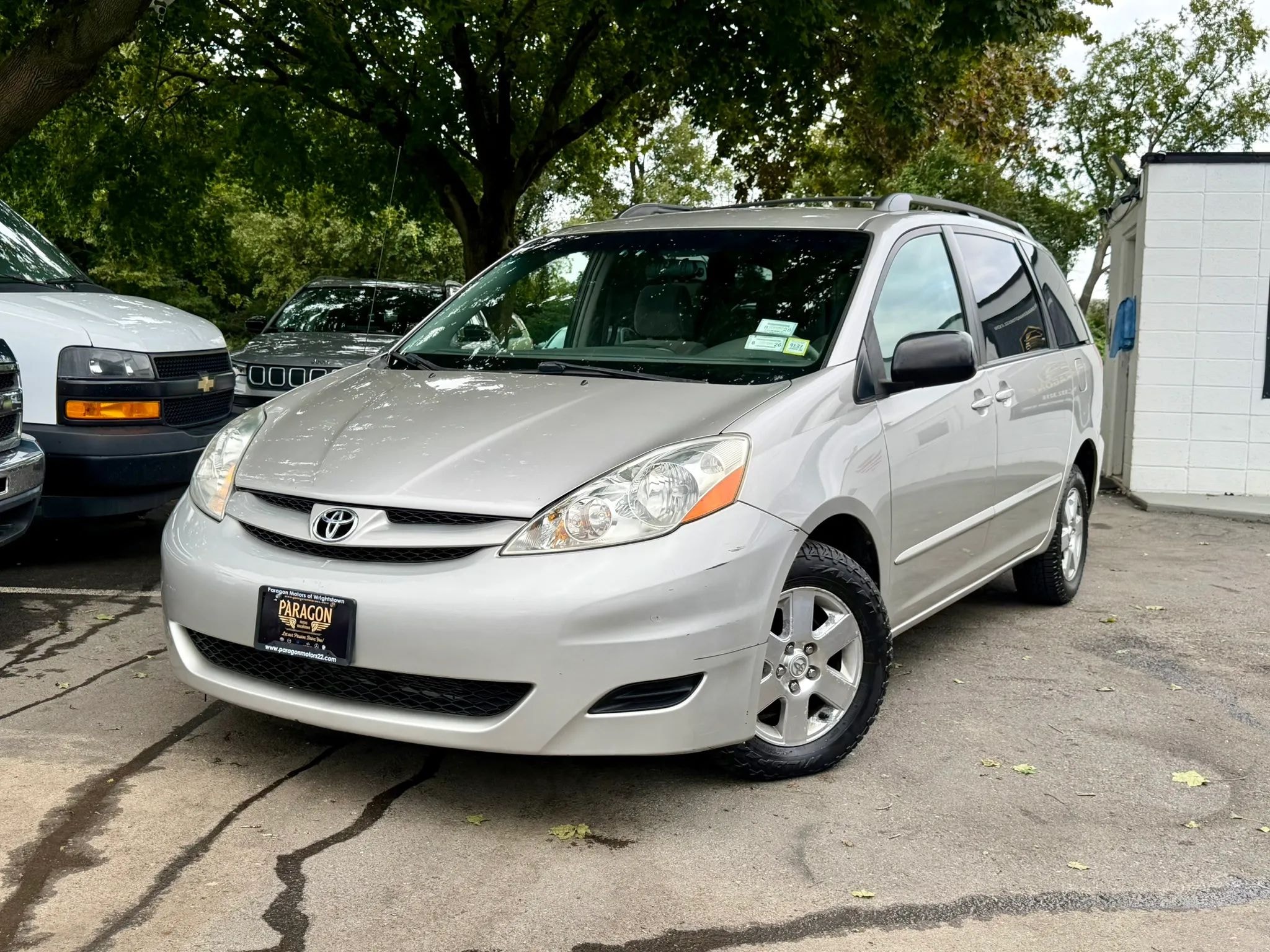 2009 Toyota Sienna LE photo 9